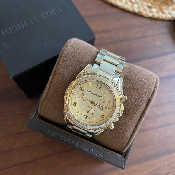 Michael Kors Gold Watch - Picture 6 of 8